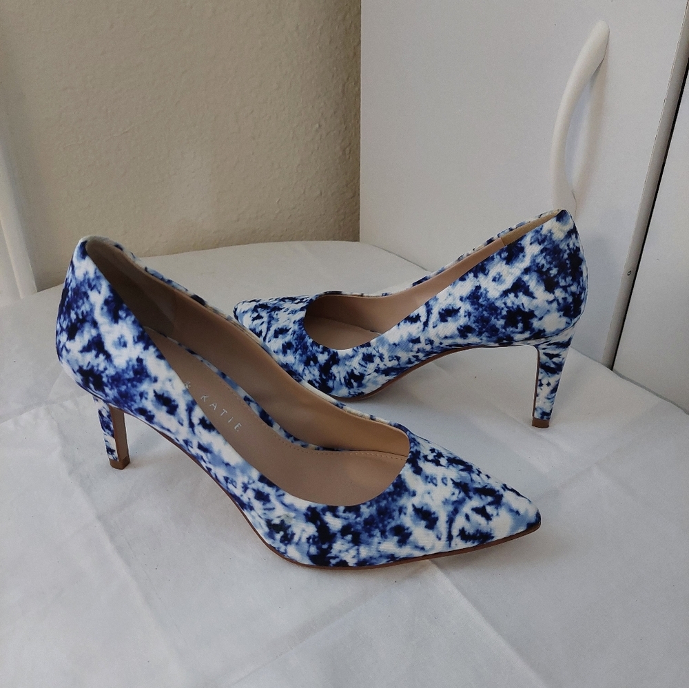 Kelly and Katie Blue and White Tye Dye Heels Size 5.5 - Picture 10 of 10